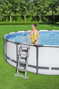 Bestway Steel Pro Max™ Frame Pool Komplett-Set, Rund, Mit Filterpumpe, Sicherheitsleiter & Abdeckplane 457 X 122 Cm -Bestintex Geschaft 04eabc5ecc155637b54f343cd8e334a4