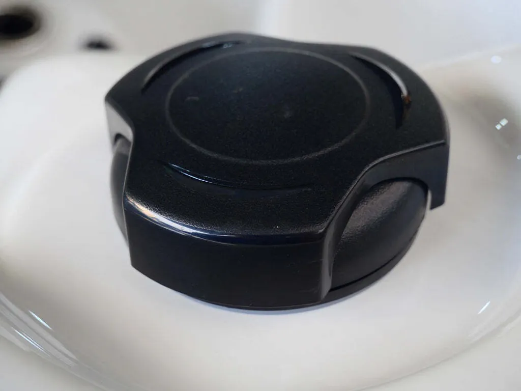 Outdoorwhirlpool Oasis Maxi Weiß Inkl. Treppe Und Abdeckung - 210 X 210 X 92cm 12 Outdoorwhirlpool Oasis Maxi Weiß Inkl. Treppe Und Abdeckung - 210 X 210 X 92cm – Bild 10