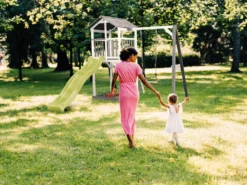 AXI Beach Tower Spielturm Aus Holz In Weiß & Grau | Spielhaus Für Kinder Mit Hellgrüner Rutsche, Schaukel Und Sandkasten | Stelzenhaus Für Den Garten -Bestintex Geschaft 51e2827bf751bc1d2fcff50b57046e0e
