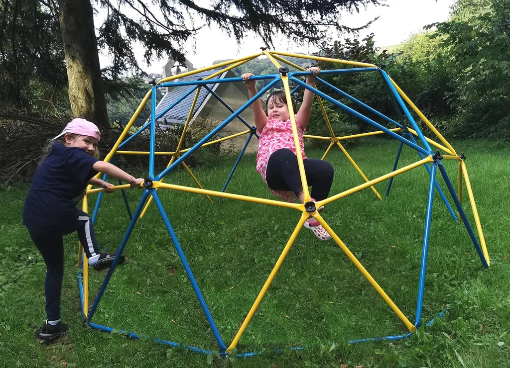 Klettergerüst Dome Climber XL Garten Outdoor Kinder Klettergestell Ø 305 Cm Metall Mit Kuppel-Zelt 9 Klettergerüst Dome Climber XL Garten Outdoor Kinder Klettergestell Ø 305 Cm Metall Mit Kuppel-Zelt – Bild 7
