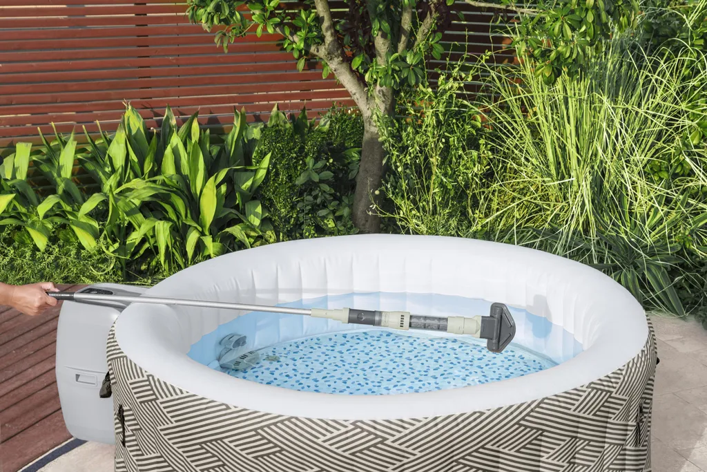 Bestway® LAY-Z-SPA® Xtras Akku - Pool- & Spa-Sauger 150 X 16,8 X 9,6 Cm 18 Bestway® LAY-Z-SPA® Xtras Akku - Pool- & Spa-Sauger 150 X 16,8 X 9,6 Cm – Bild 16