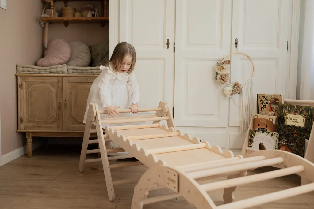 MAMOI® Klettergerüst Indoor, Kletterdreieck Mit Rutsche Aus Holz, Kletterbogen, Baby Kinder Klettern, Regenbogenwippe Mit Rutschbrett, Mini Holzbogen Triangle Für Spielplatz Ab 1/2/3 Jahre 7 MAMOI® Klettergerüst Indoor, Kletterdreieck Mit Rutsche Aus Holz, Kletterbogen, Baby Kinder Klettern, Regenbogenwippe Mit Rutschbrett, Mini Holzbogen Triangle Für Spielplatz Ab 1/2/3 Jahre – Bild 5