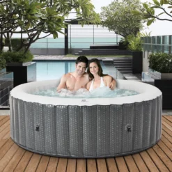 Miweba MSpa Whirlpool Comfort Ottoman C-OM061 - Indoor & Outdoor-Whirlpool - Aufblasbar Mit Rattan Optik - 6 Personen - UV-C Filter - Anti-Frost-System - Verschließbare Poolabdeckung